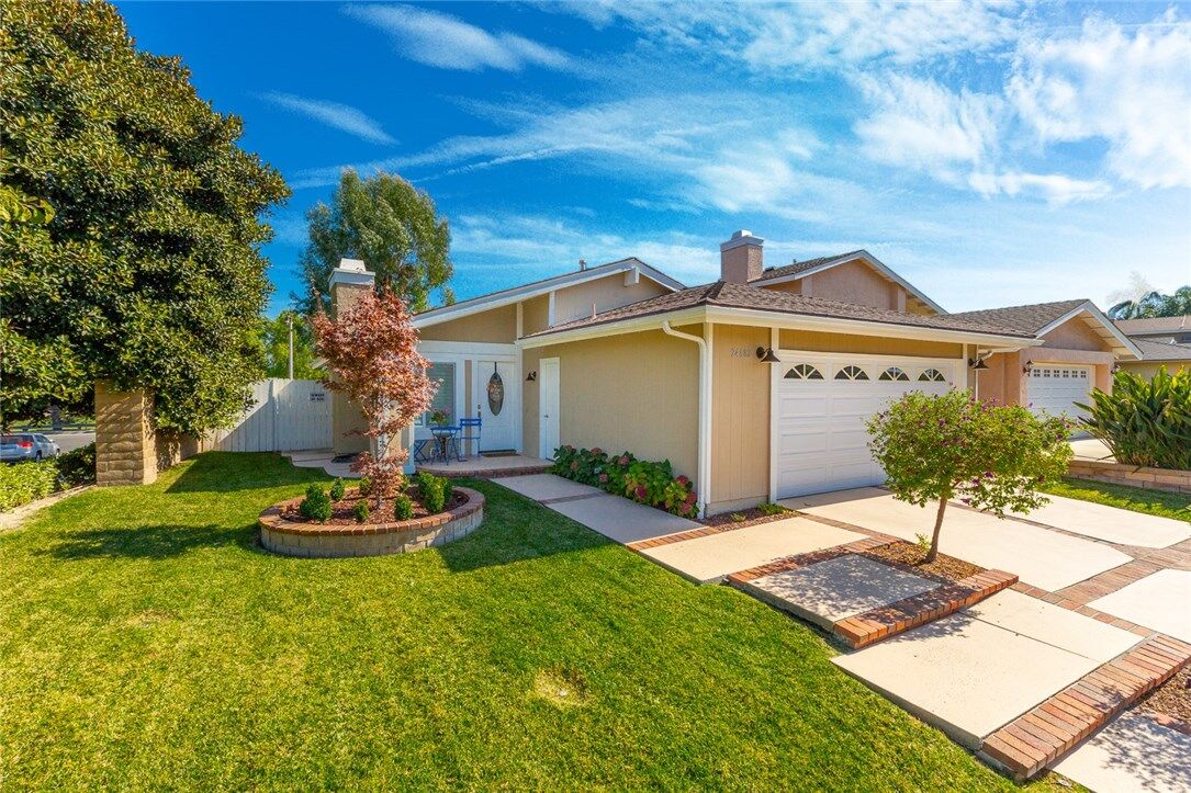 Property Photo:  24682 Tabuenca  CA 92692 