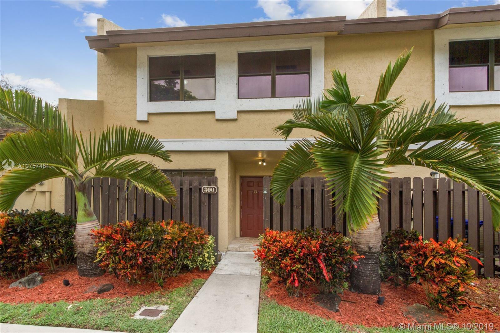 Property Photo: 300 SW 96th Ter FL 33025