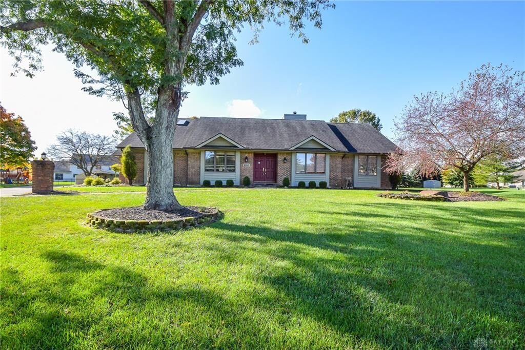Property Photo:  1898 Thornwood Court  OH 45373 