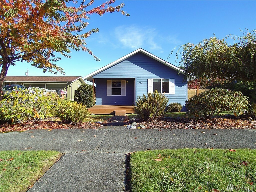 Property Photo:  413 E 12th St  WA 98362 