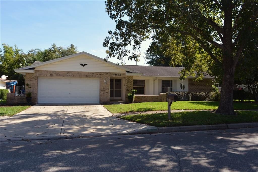 Property Photo:  944 Fairway Drive  FL 32792 