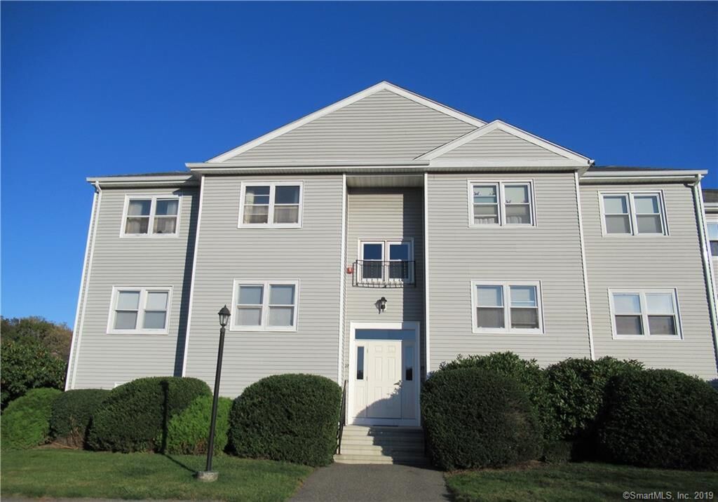 Property Photo: 27 Southwind Lane 27 CT 06460