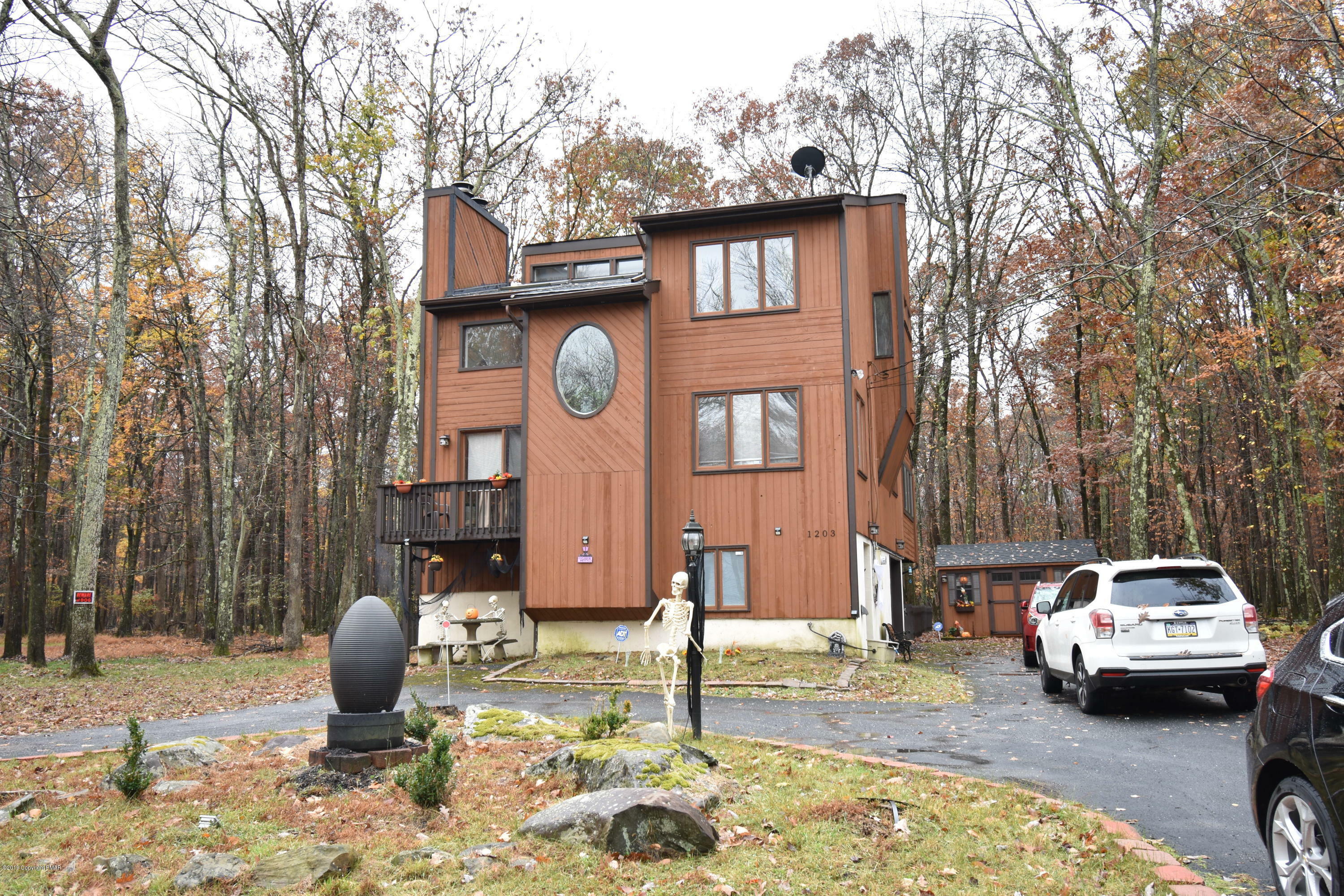 Property Photo: 1203 Woodland Drive PA 18301