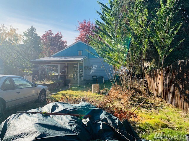 Property Photo: 623 Highland Dr WA 98801