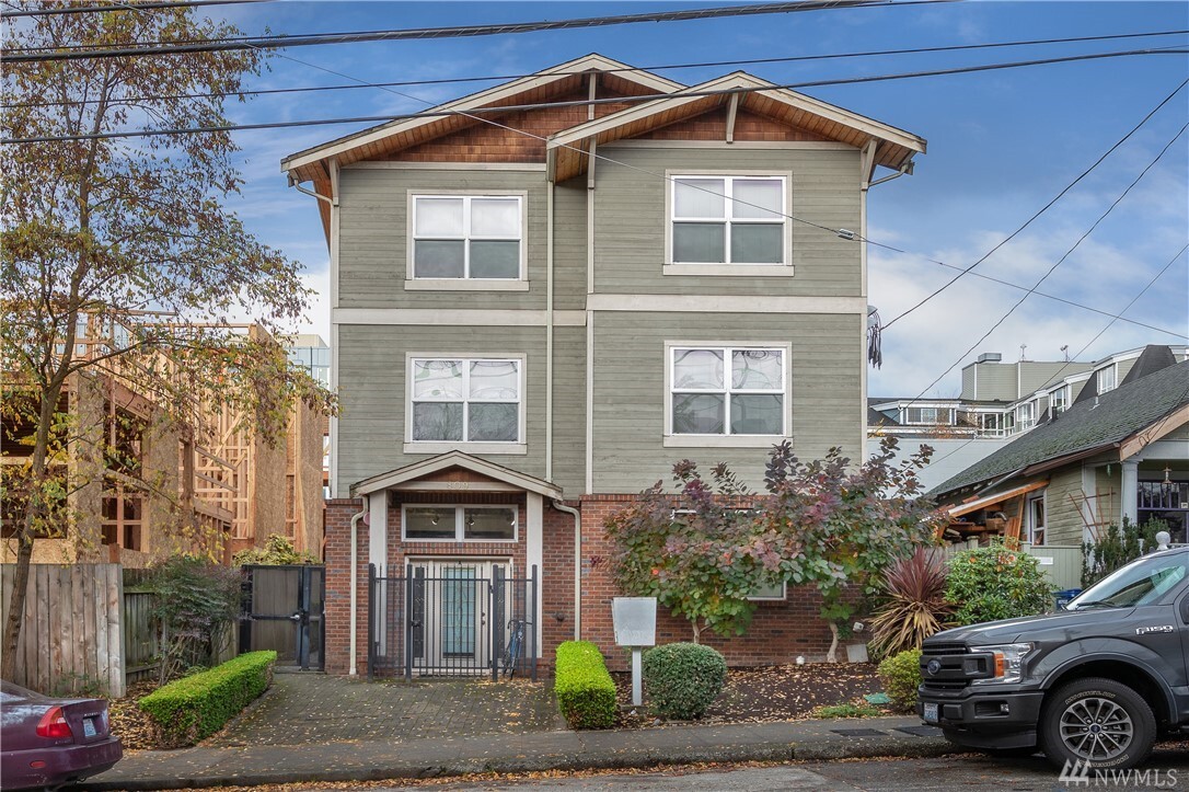 Property Photo: 809 Taylor Avenue N 1 & A WA 98109