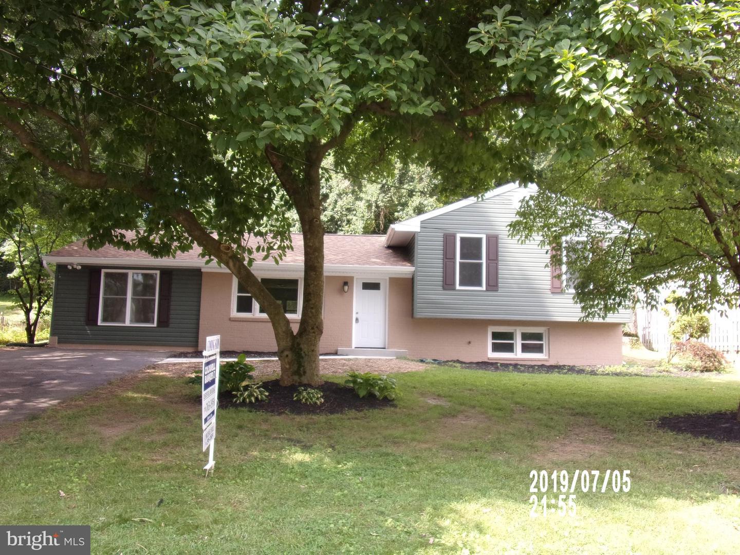 Property Photo: 112 Poplar Lane VA 22125