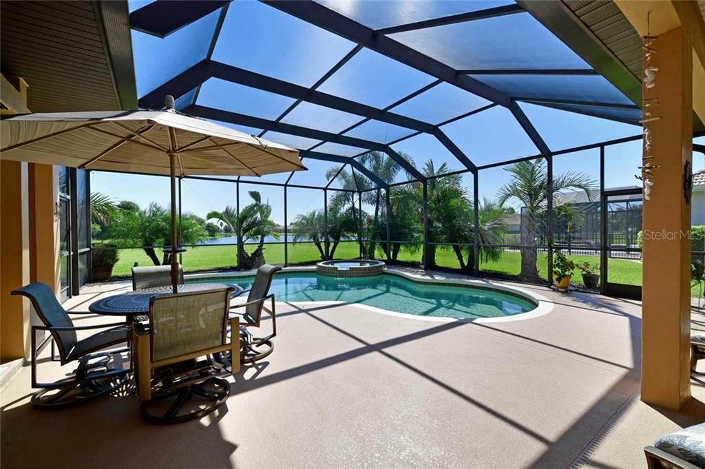 Property Photo:  417 Country Meadows Way  FL 34212 