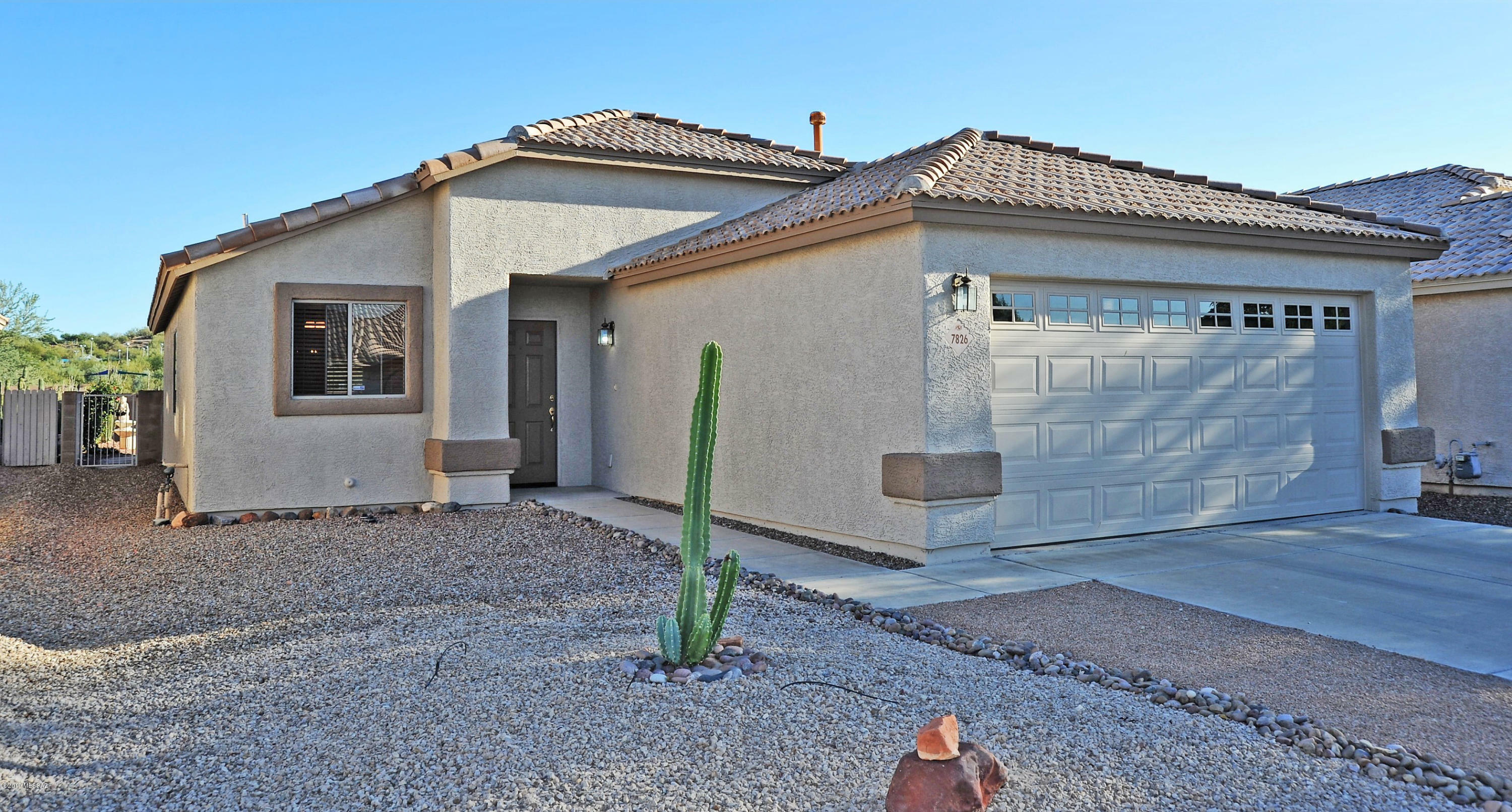 Property Photo: 7826 N Sun Flair Drive AZ 85741