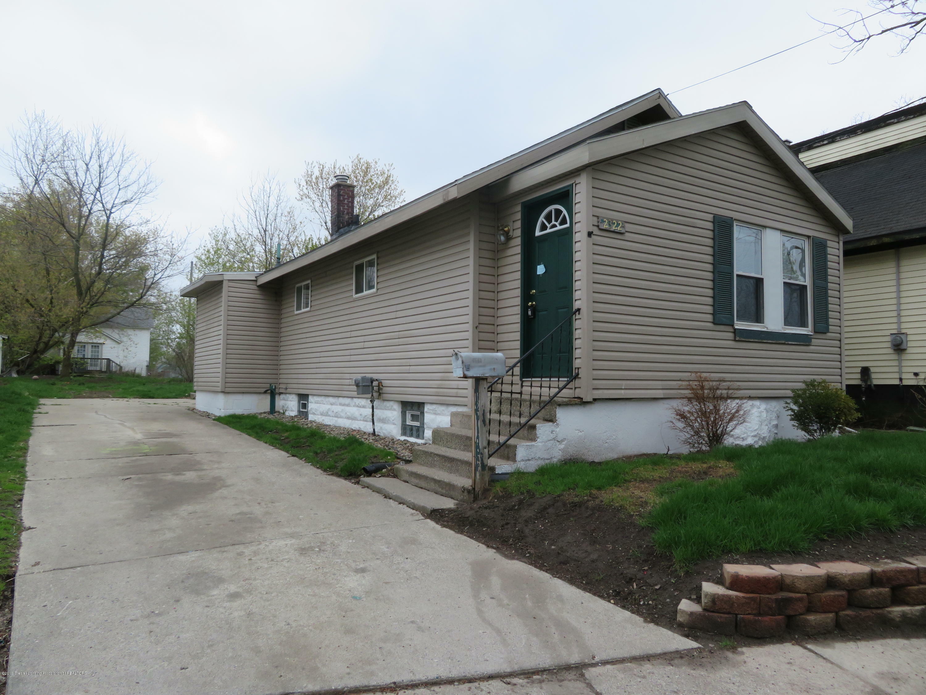 Property Photo:  2322 N High Street  MI 48906 