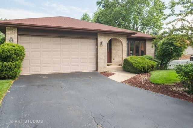 Property Photo:  2532 Kelly Drive  IL 60517 