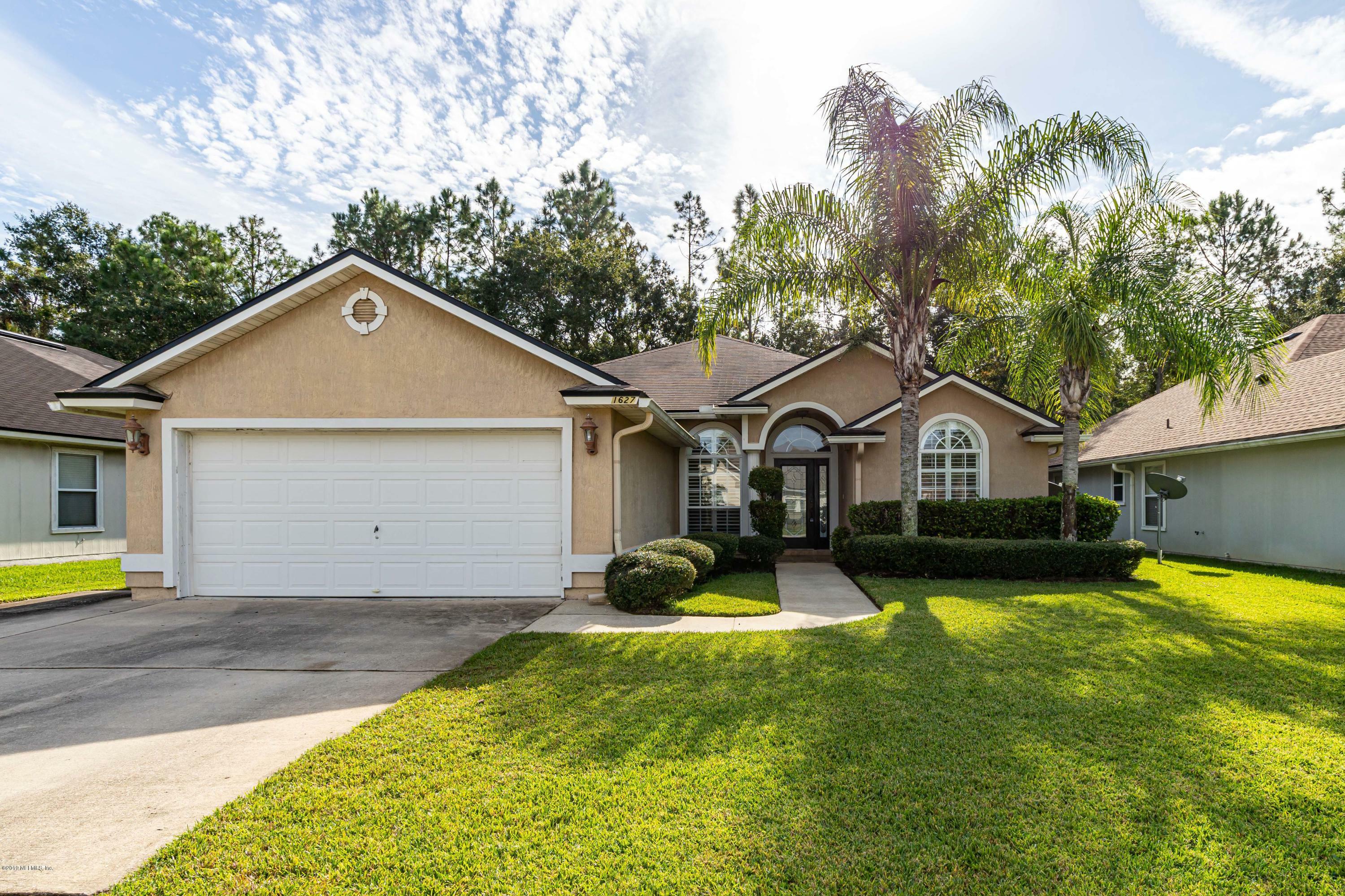 Property Photo: 1627 Heather Fields Court FL 32003