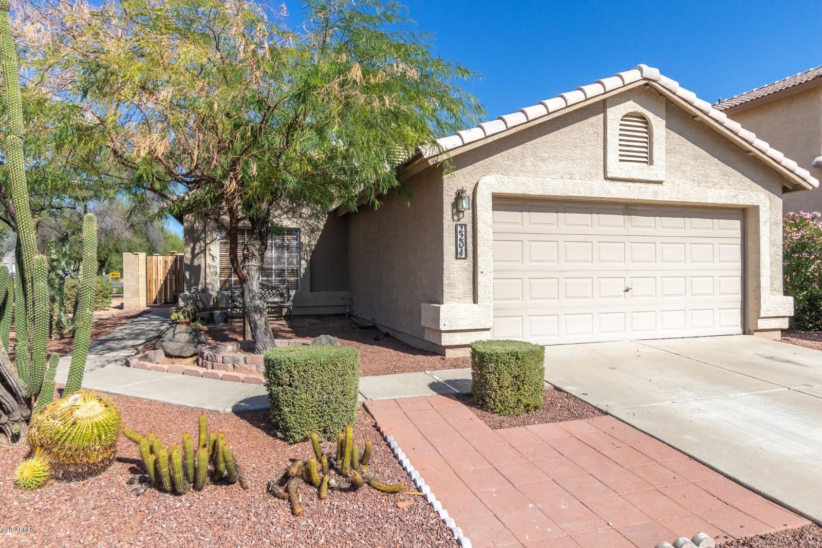 Property Photo:  2204 E Kelton Lane  AZ 85022 