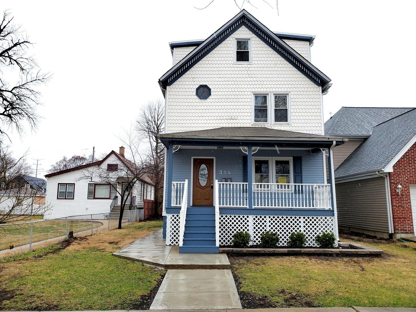 Property Photo:  314 East Calendar Avenue  IL 60525 