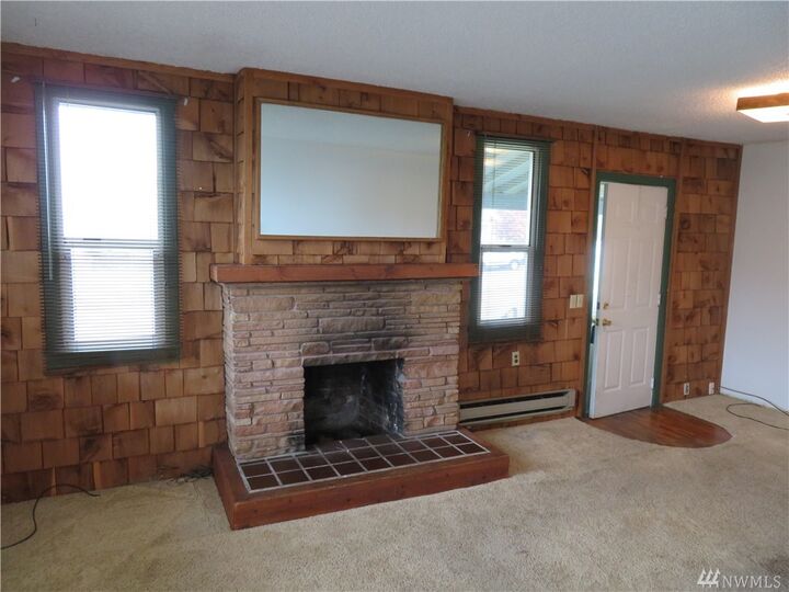 Property Photo:  903 N 32  WA 98056 