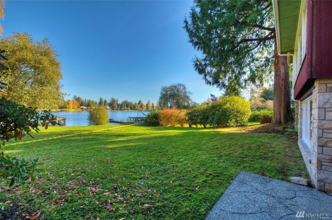 Property Photo:  15504 20th Ave SW  WA 98166 