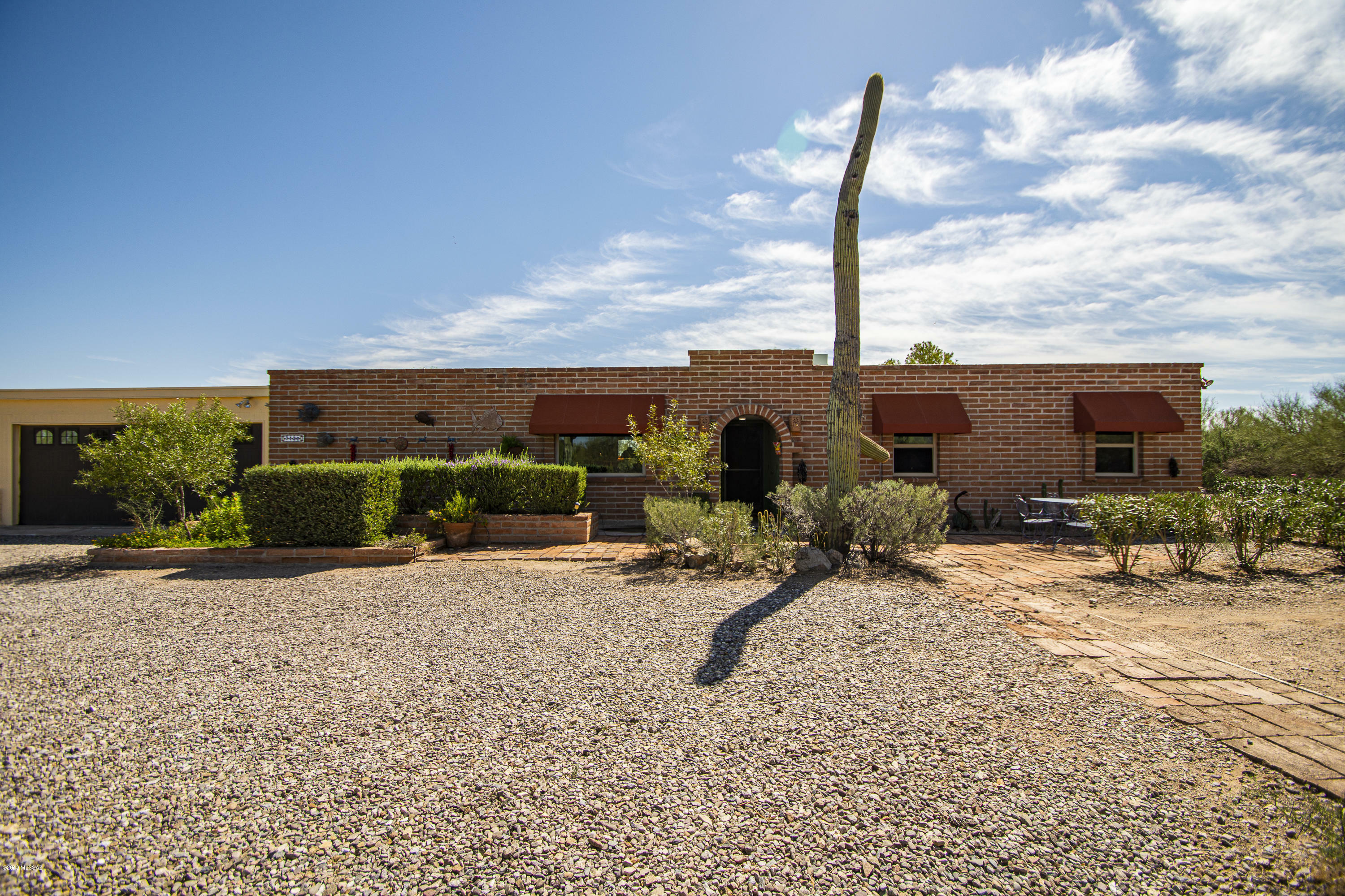 Property Photo:  7120 N Camino De Los Caballos  AZ 85743 