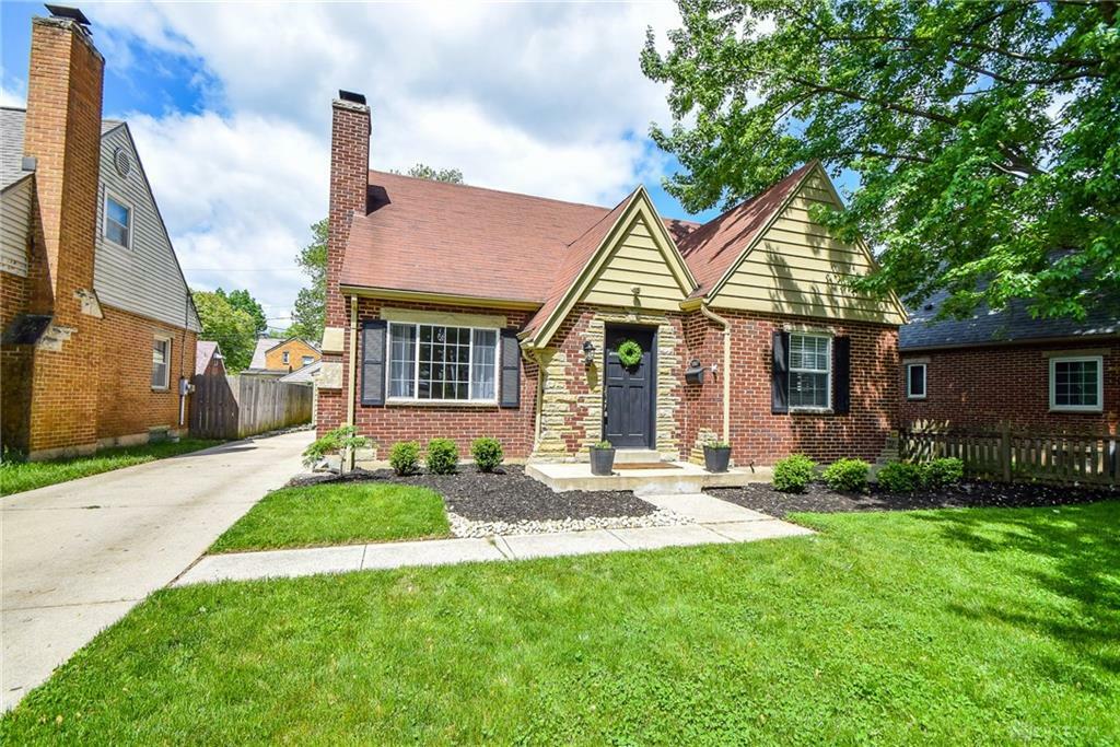 Property Photo: 1007 Warwick Place OH 45419