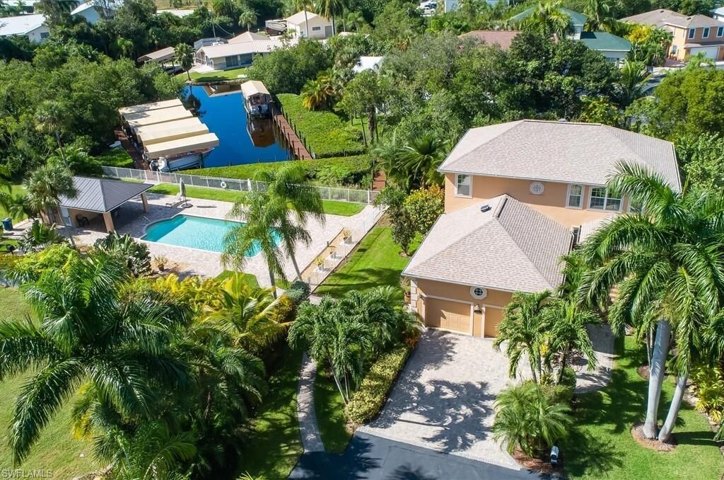 Property Photo: 7671 Victoria Cove Ct FL 33908