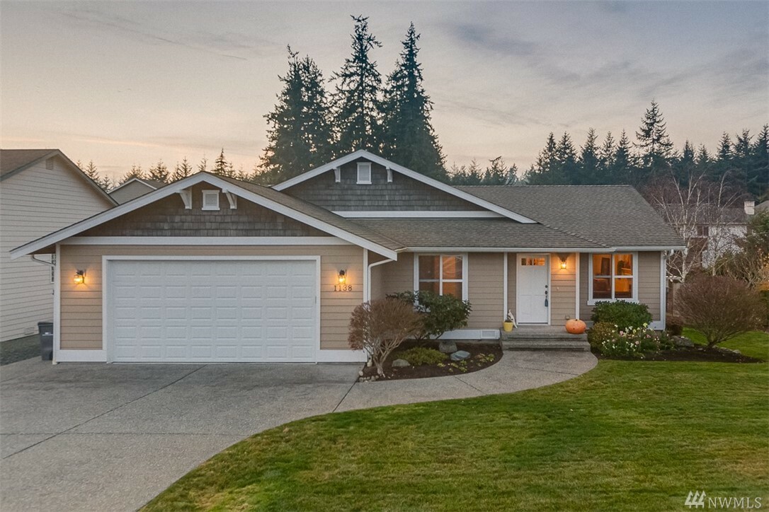 Property Photo: 1138 Central Dr WA 98282