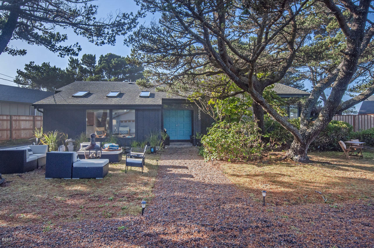 Property Photo: 5545 El Sol Avenue OR 97367