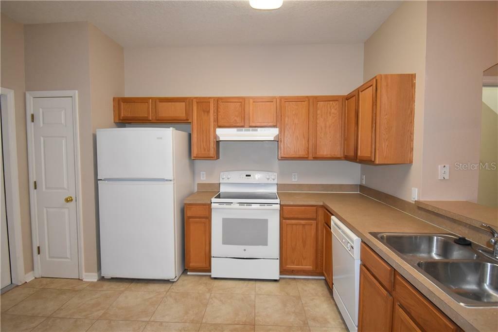 Property Photo:  4238 Bismarck Palm Drive  FL 33610 