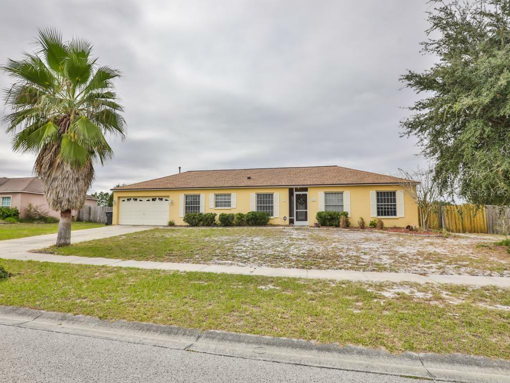 Property Photo:  12115 Colonial Estates Lane  FL 33579 