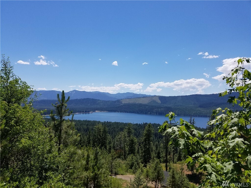 Property Photo:  1391 Breckenridge Dr  WA 98940 