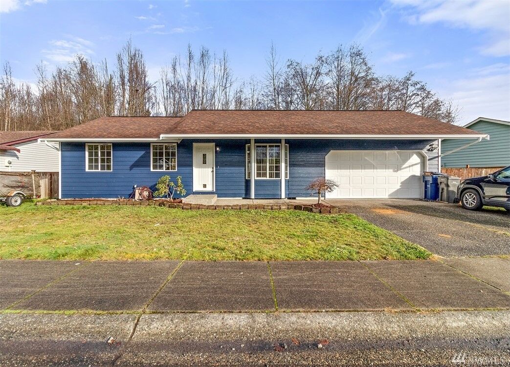 Property Photo:  301 W Pilchuck Street  WA 98252 