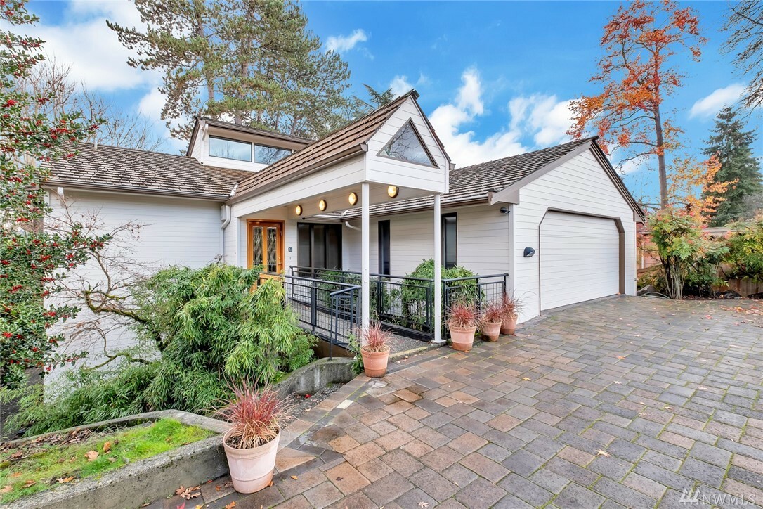 Property Photo:  6266 Lake Shore Dr S  WA 98118 