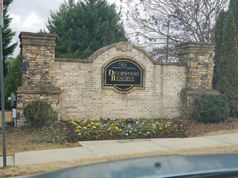 Property Photo:  2833 SW Deerwood Lane SW   30331 