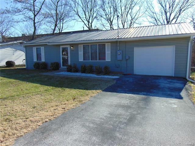 Property Photo: 410 Maple Ln 63050