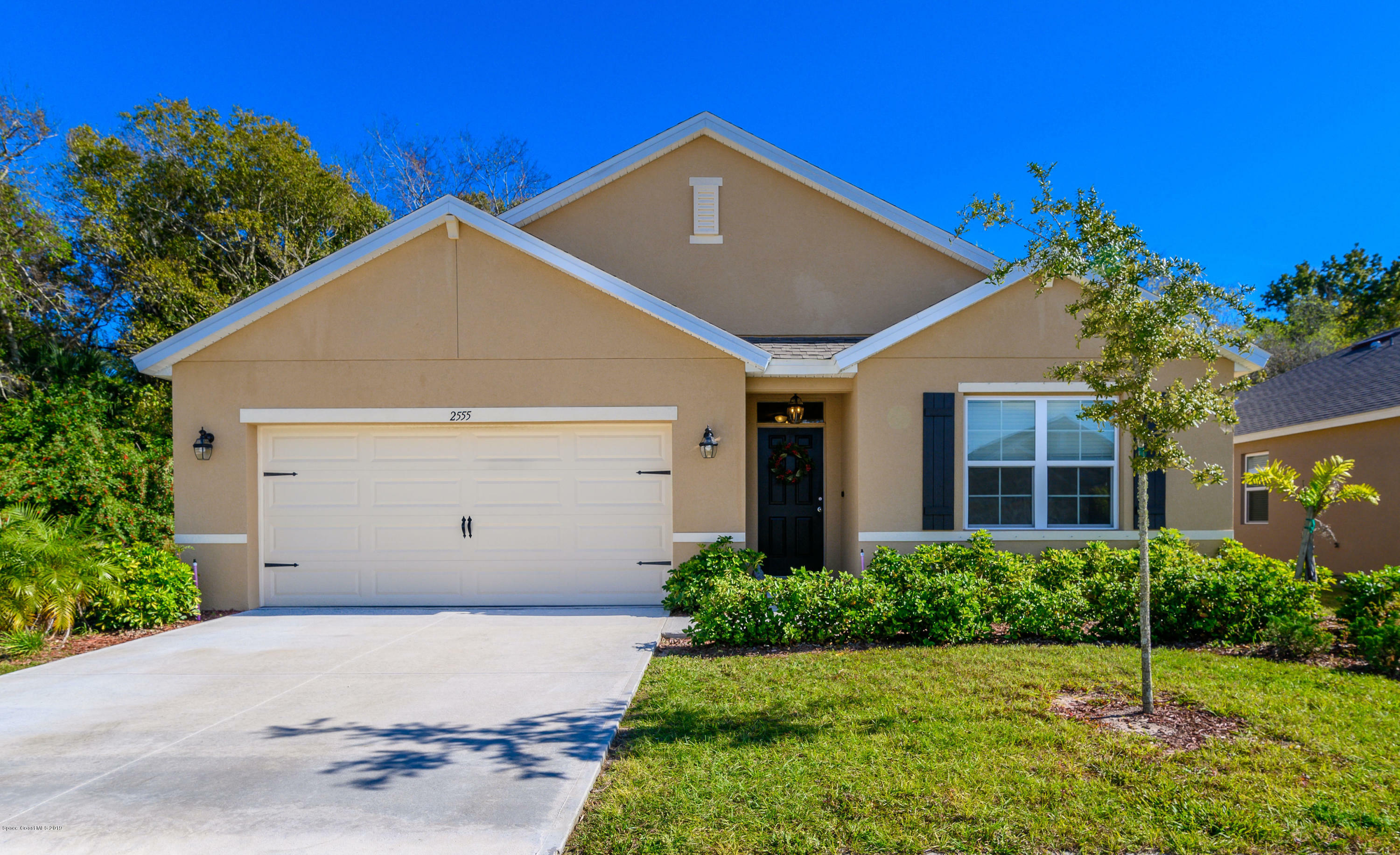 Property Photo:  2555 Falcon Lane  FL 32754 