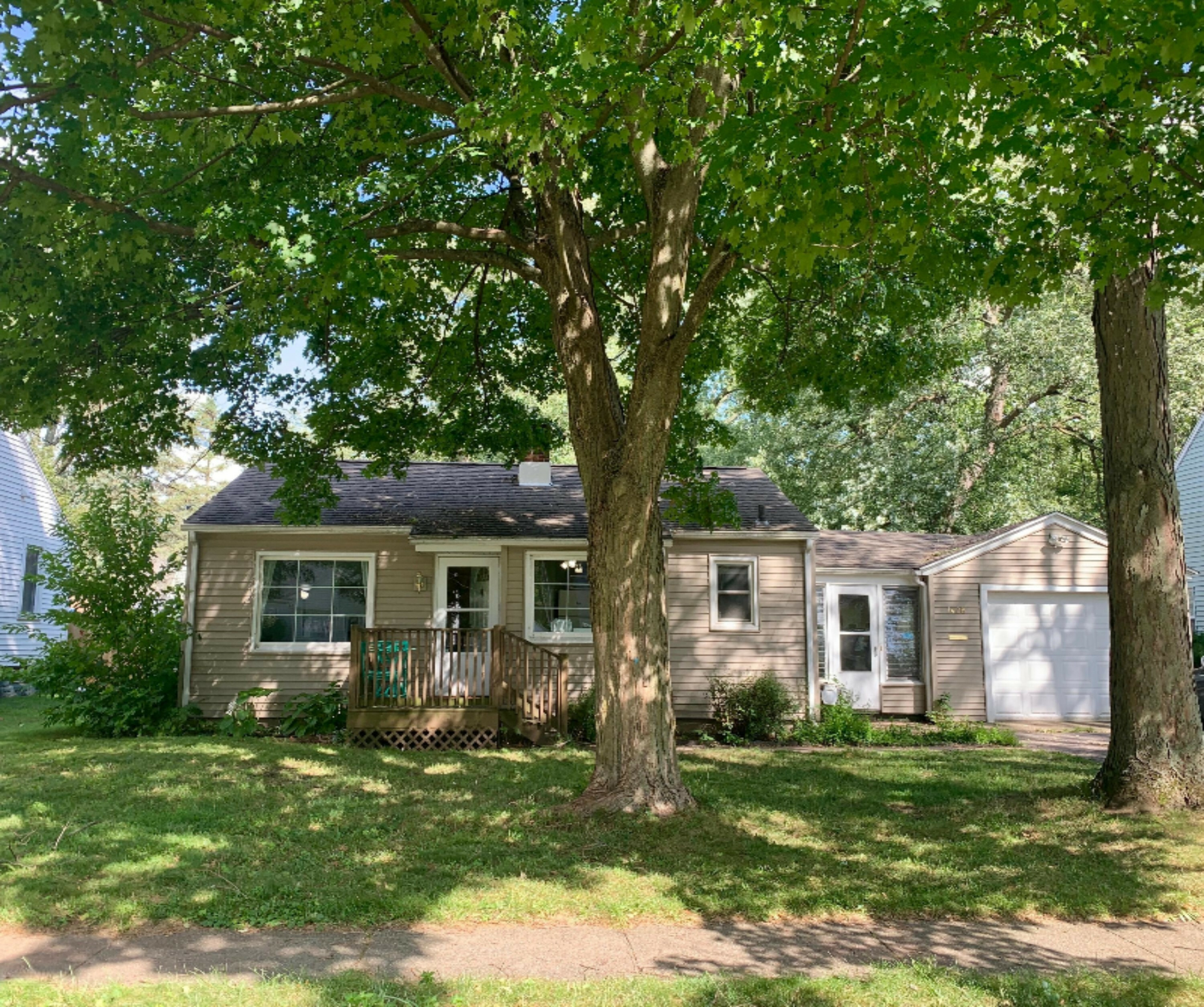 Property Photo:  1428 Woodrow Drive  MI 49048 