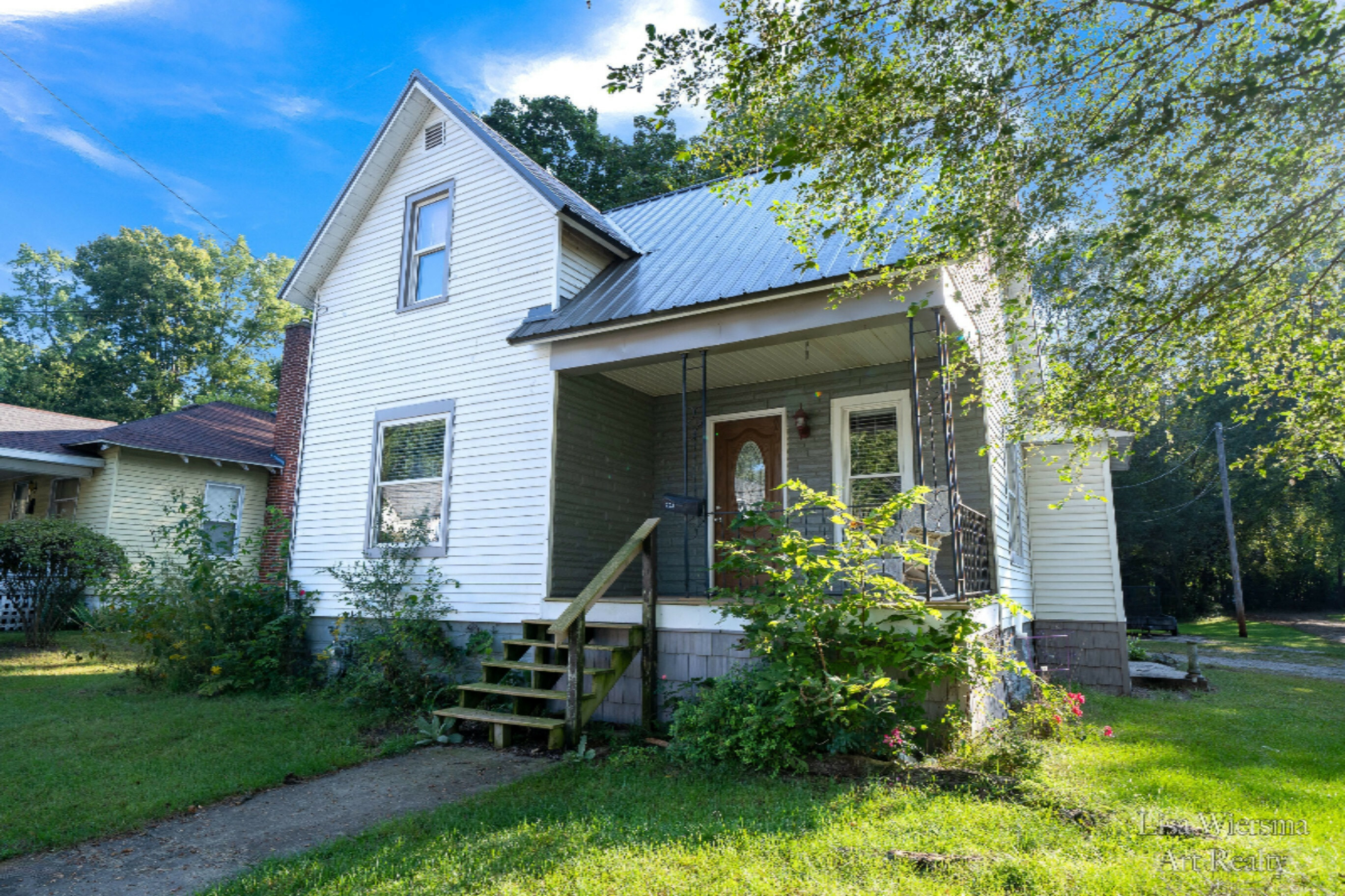 Property Photo:  203 Middle Street  MI 49093 