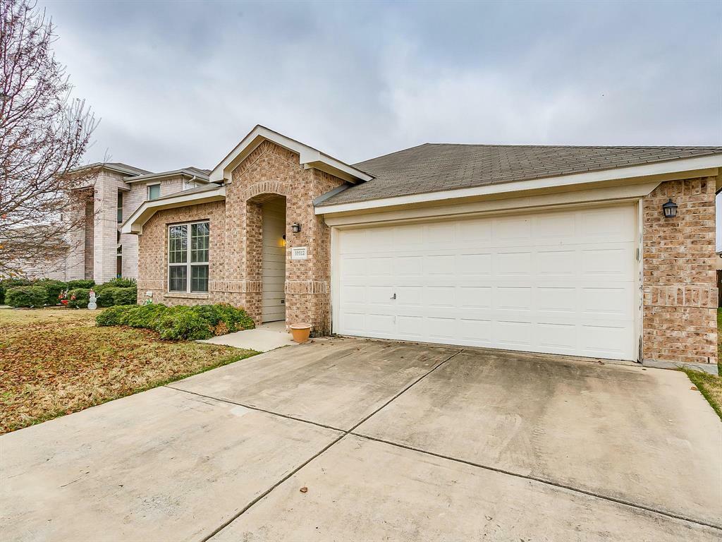 Property Photo: 10012 Cougar Trail TX 76108