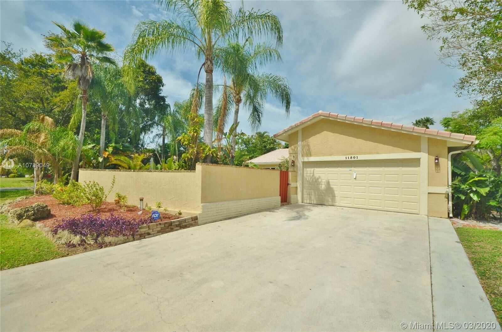 Property Photo: 11501 NW 39th Pl FL 33065
