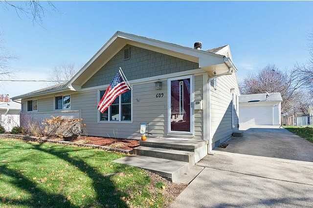 Property Photo:  609 32nd Street  IA 50265 