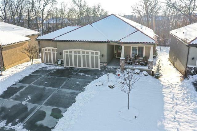 Property Photo: 1233 SW 40th Street MO 64082