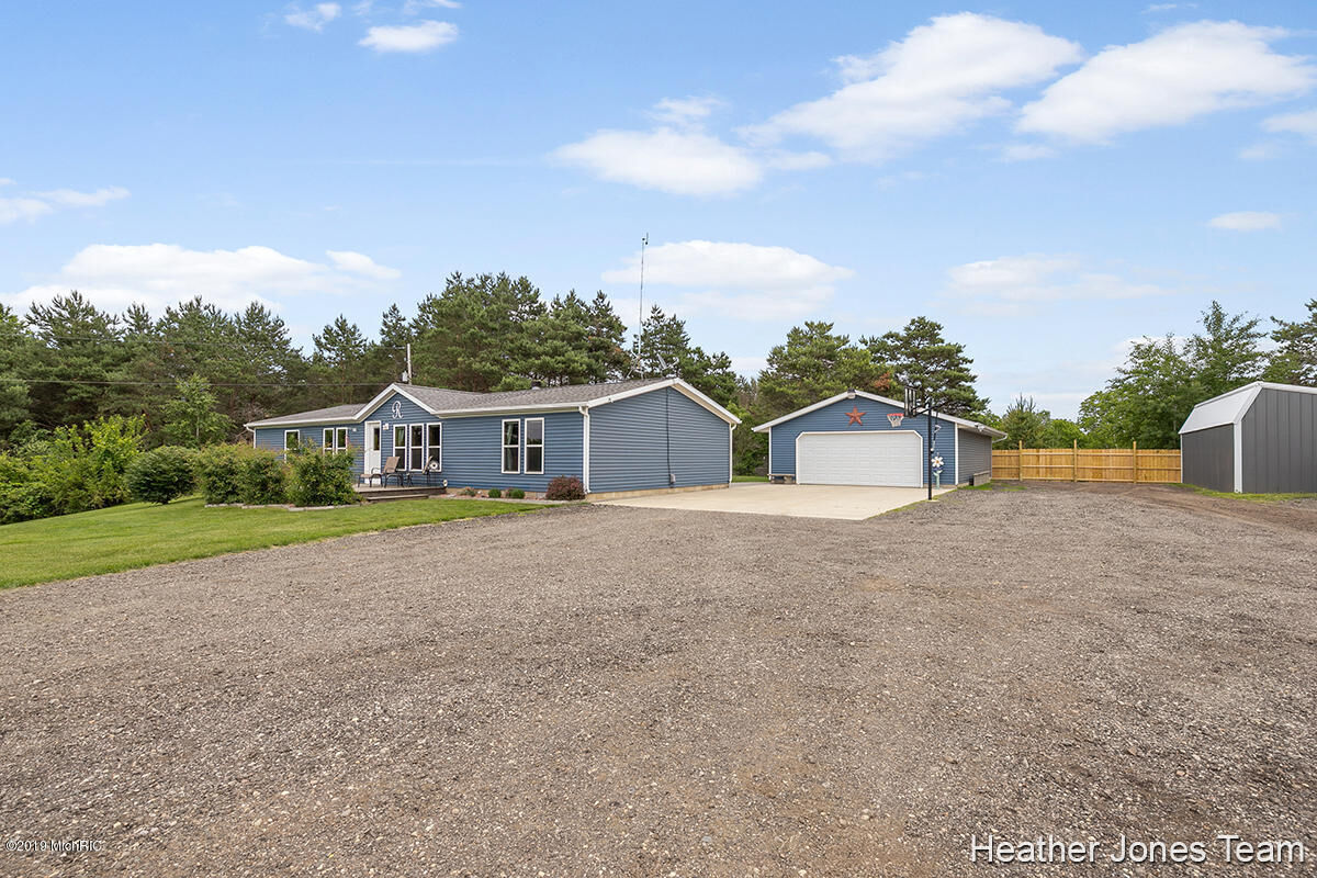 Property Photo:  3941 Townhall Road  MI 48884 