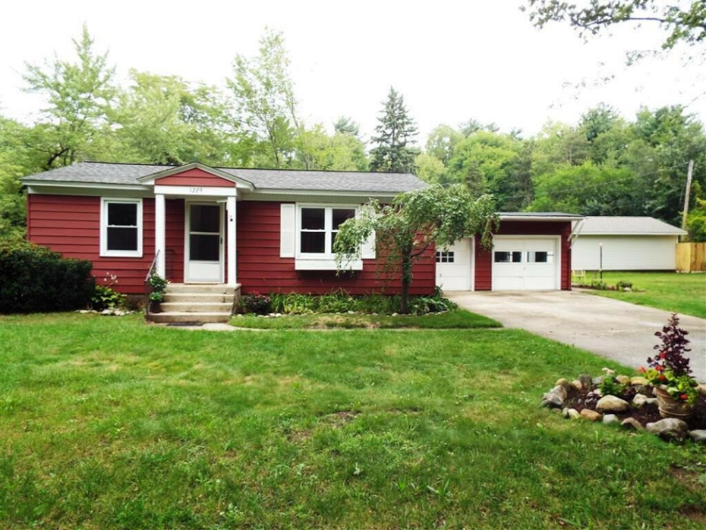 Property Photo:  1229 Floral Street  MI 49423 