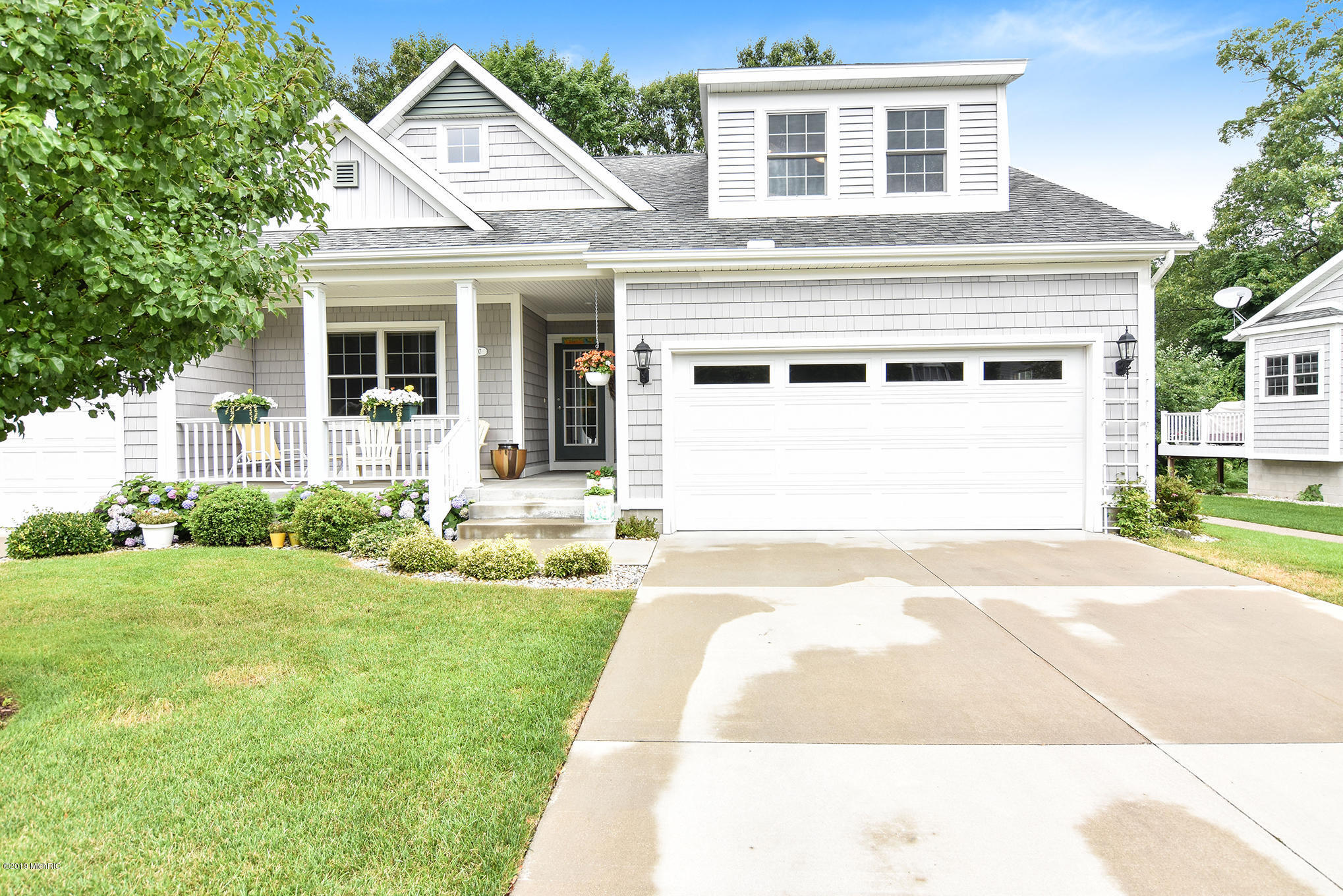 Property Photo: 607 Lakeview Lane MI 49456