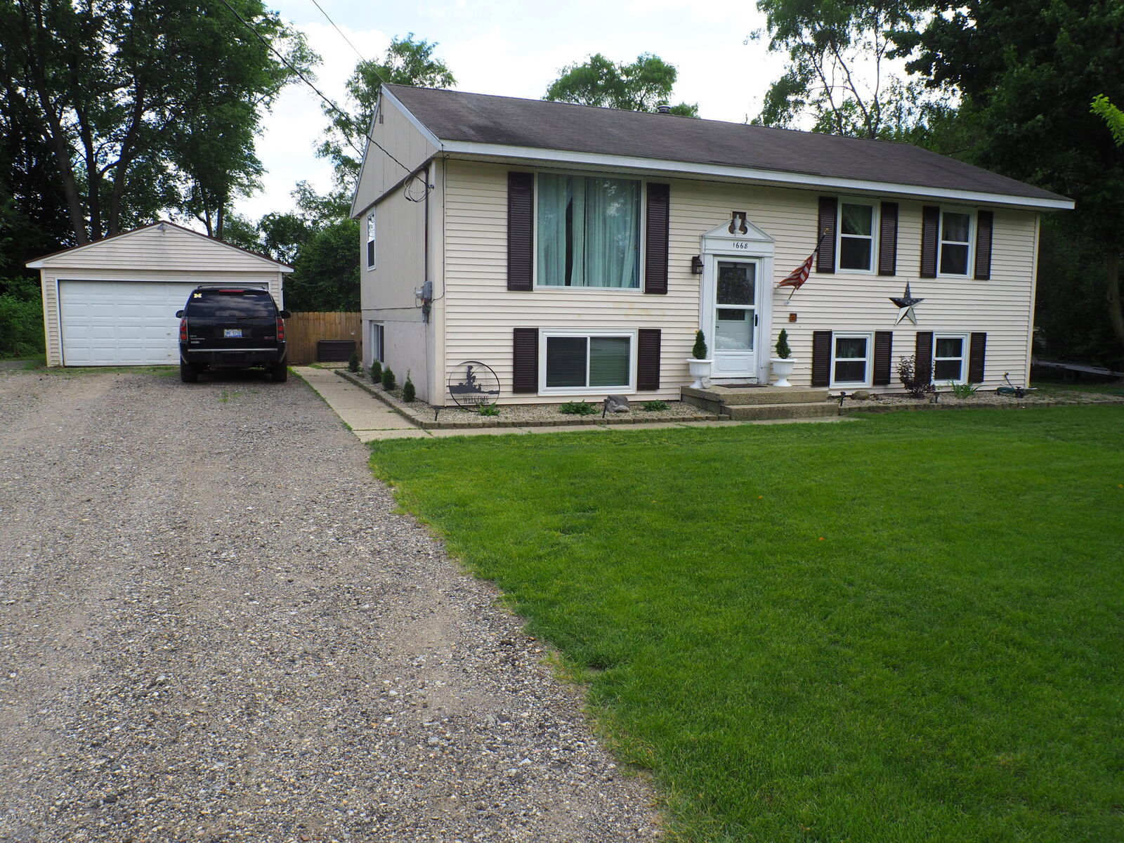 Property Photo:  1668 Selly Oak Avenue  MI 49323 