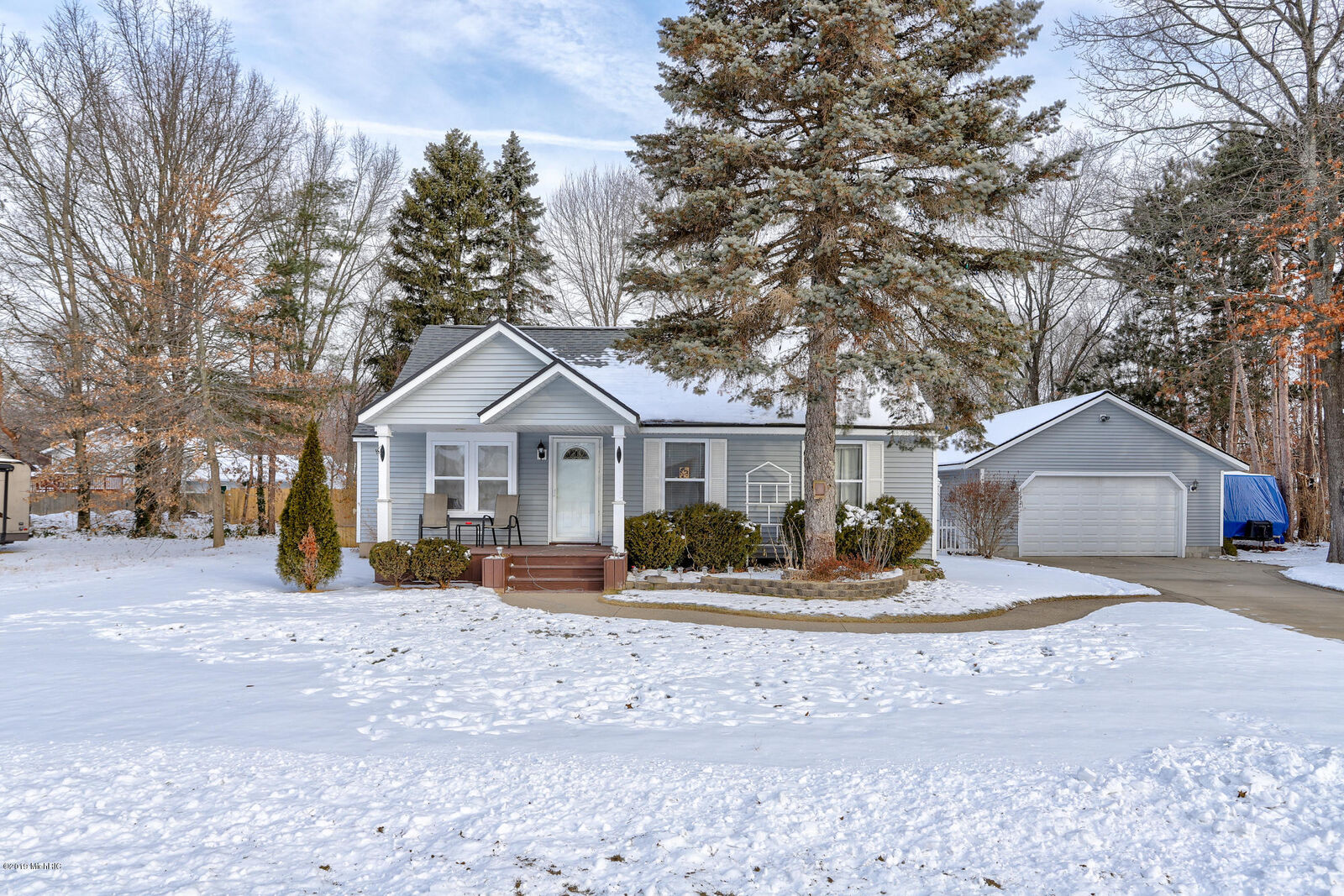 Property Photo:  1172 Bellway Avenue  MI 49441 