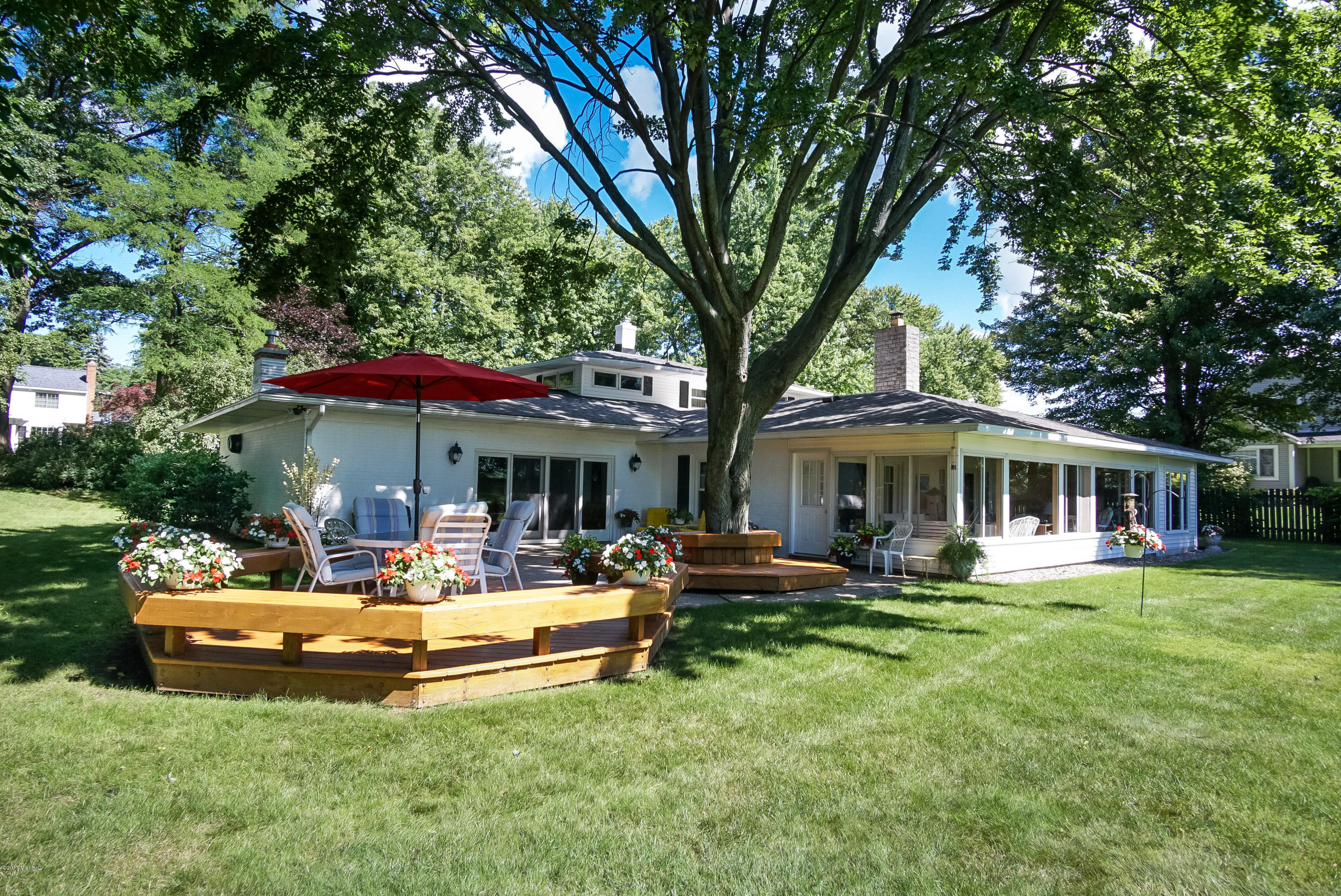 Property Photo: 1003 Lake Avenue MI 49445
