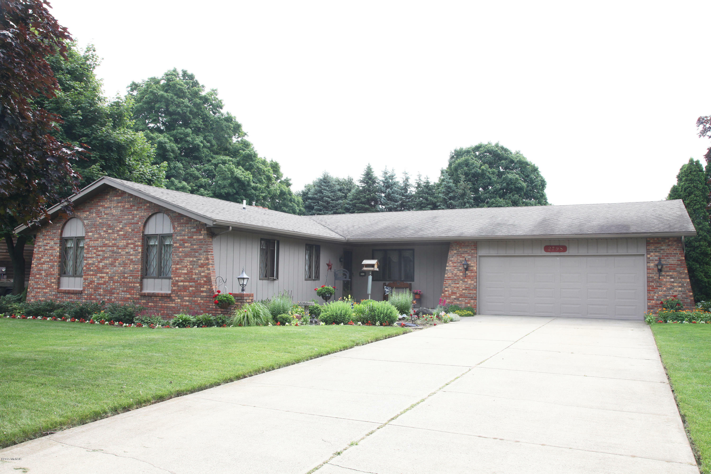 Property Photo: 2798 Creekview Drive MI 49464