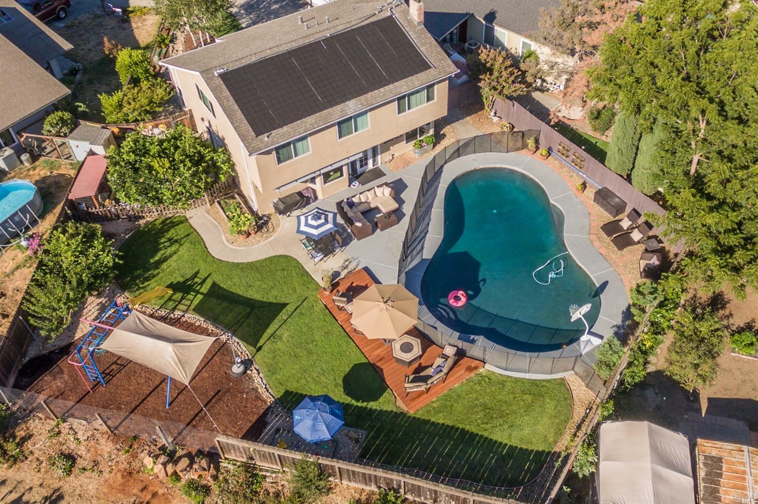 Property Photo: 271 Grove Court CA 95688
