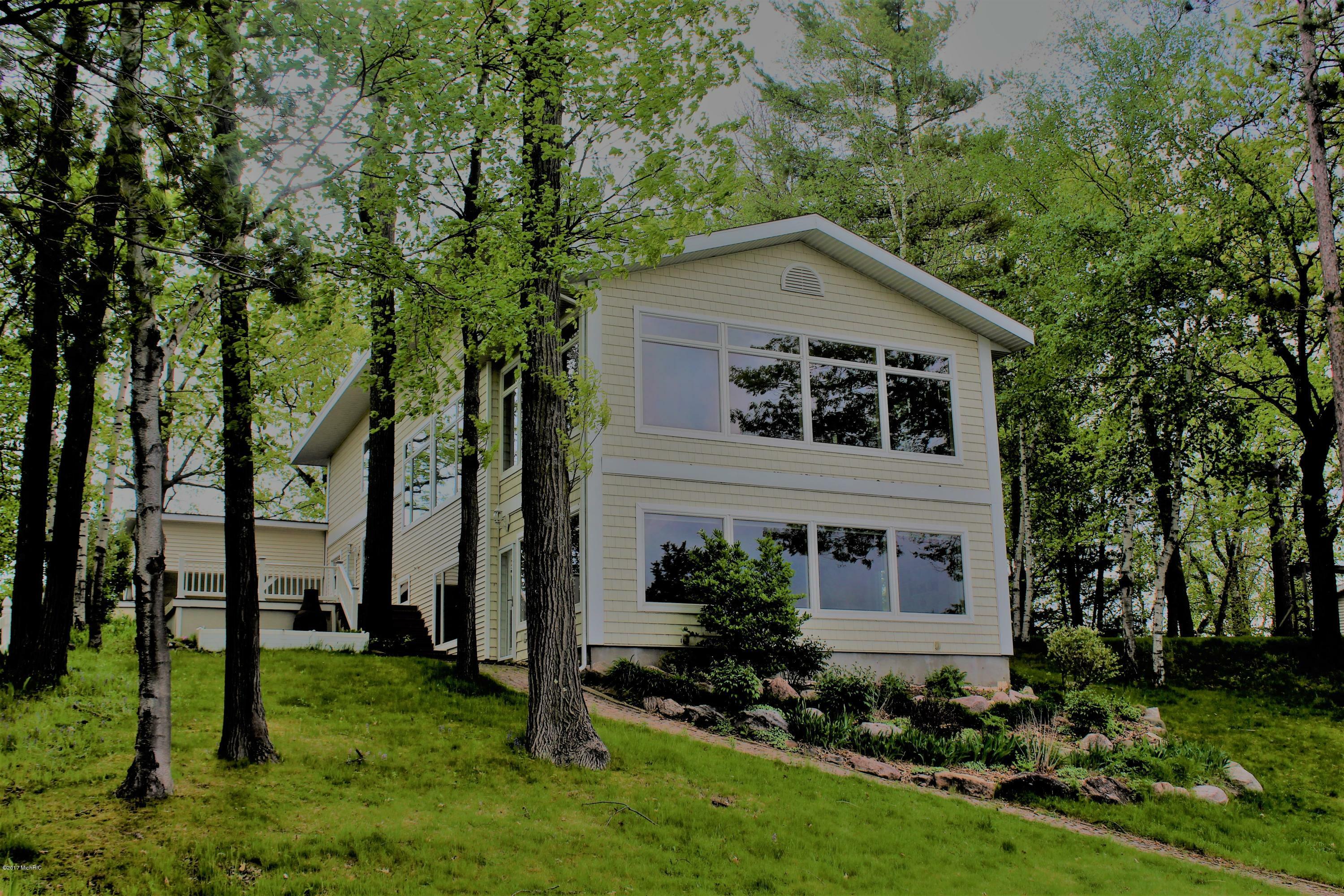 Property Photo: 9849 Island Street MI 49332