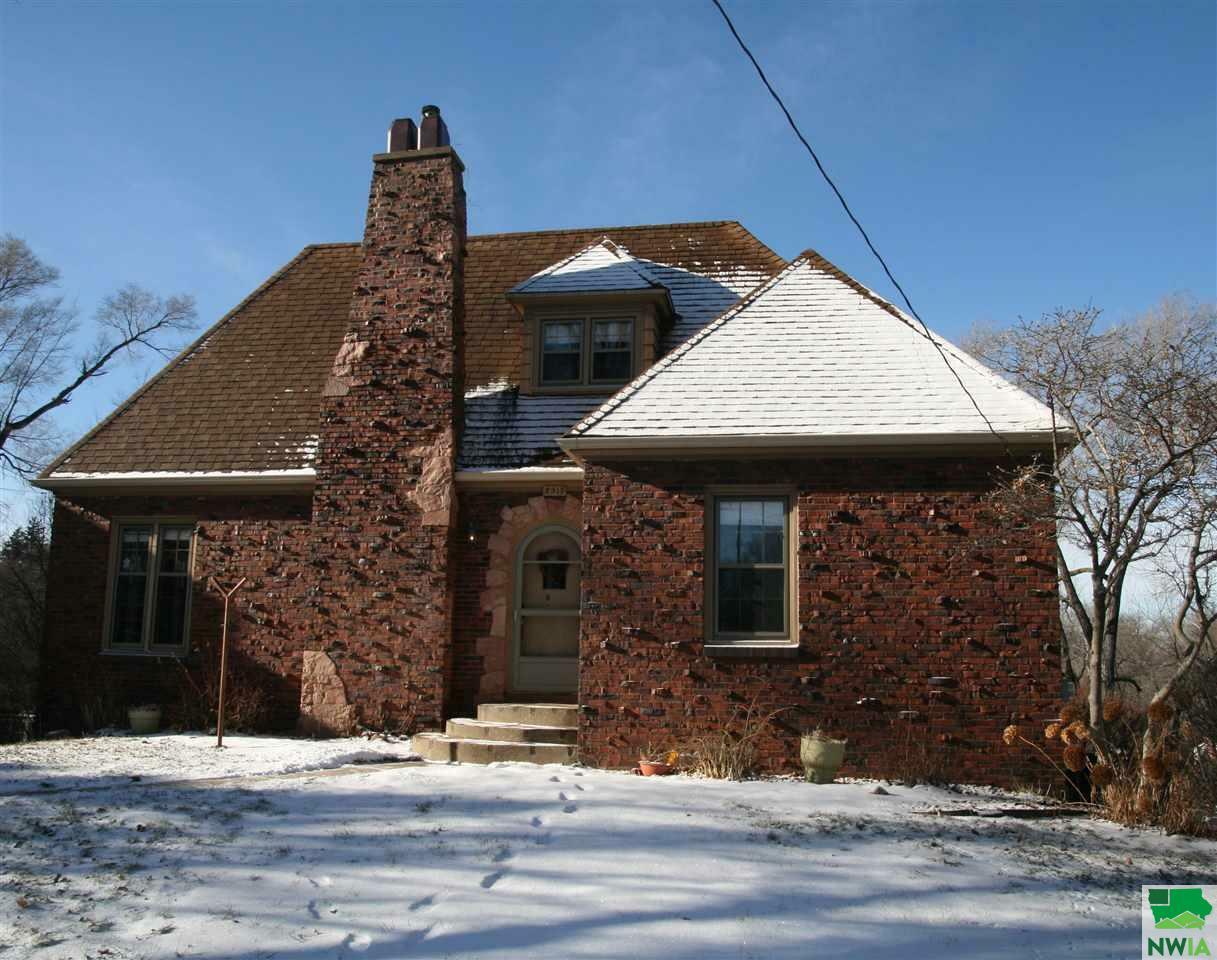 Property Photo:  2915 Sunset Circle  IA 51104 