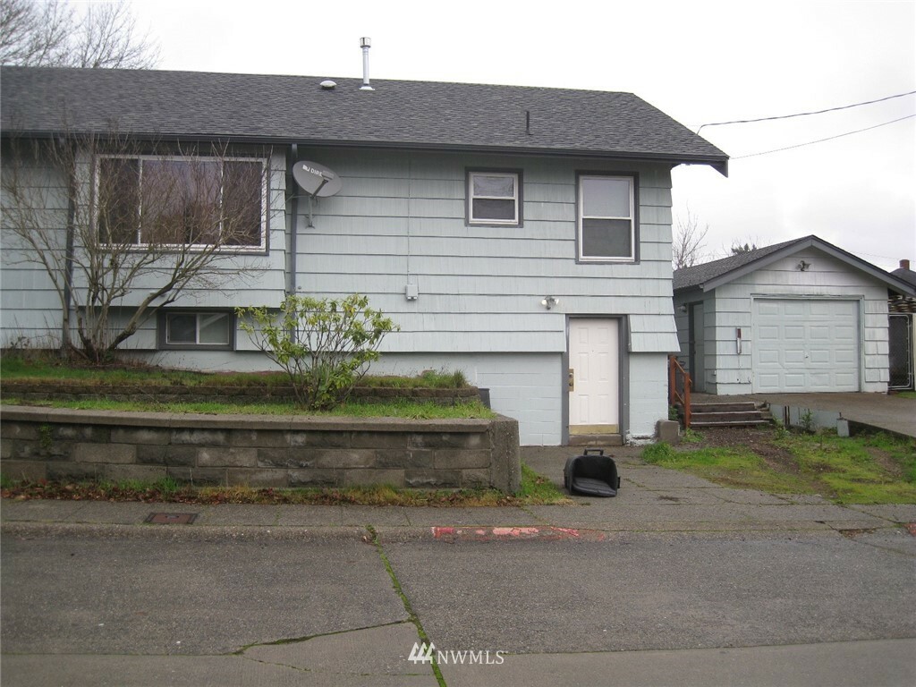 Property Photo:  1202 Broadway Avenue  WA 98337 