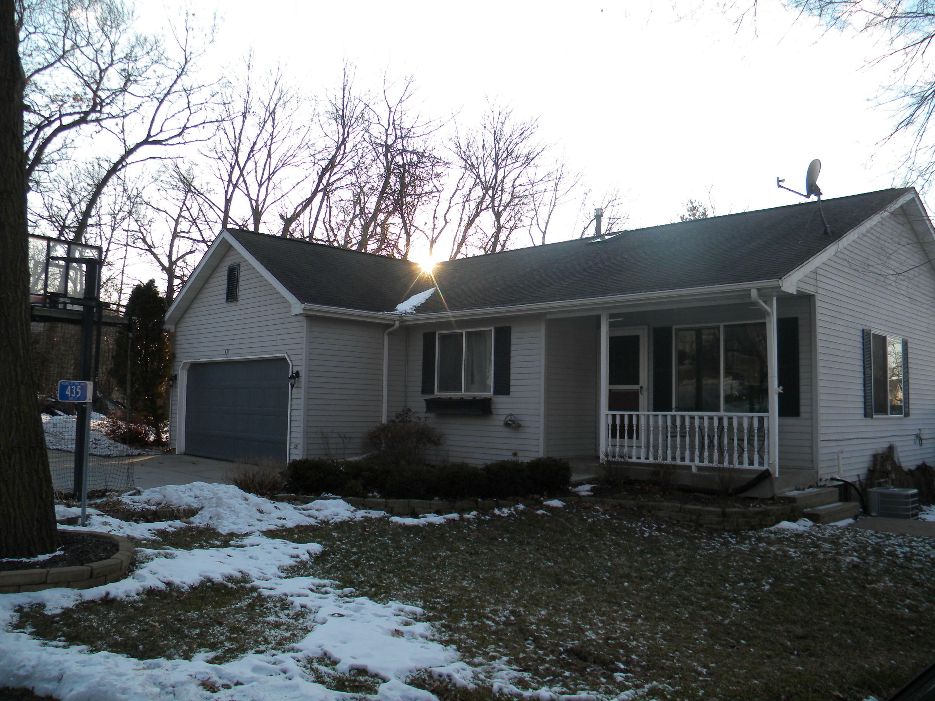 Property Photo:  435 Elm Ct  WI 53181 